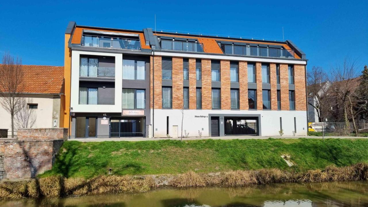 Viktoria Apartman Gyula Eksteriør billede